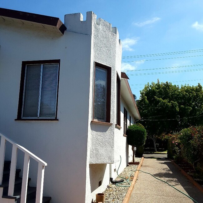 Foto del edificio - 808 Pomona Ave