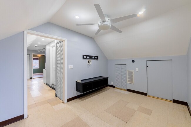 Foto del edificio - 2419 N Mason Ave