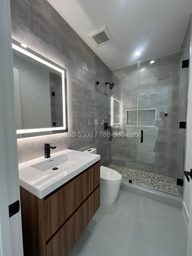 Foto del edificio - 920 SW 71st Ave