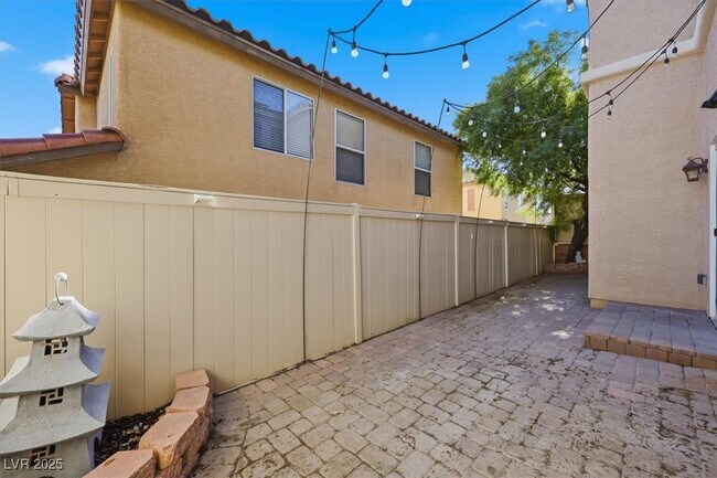 Foto del edificio - 10457 Chrisman Ave