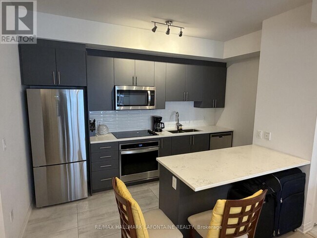 Photo du bâtiment - 805 Carling Ave