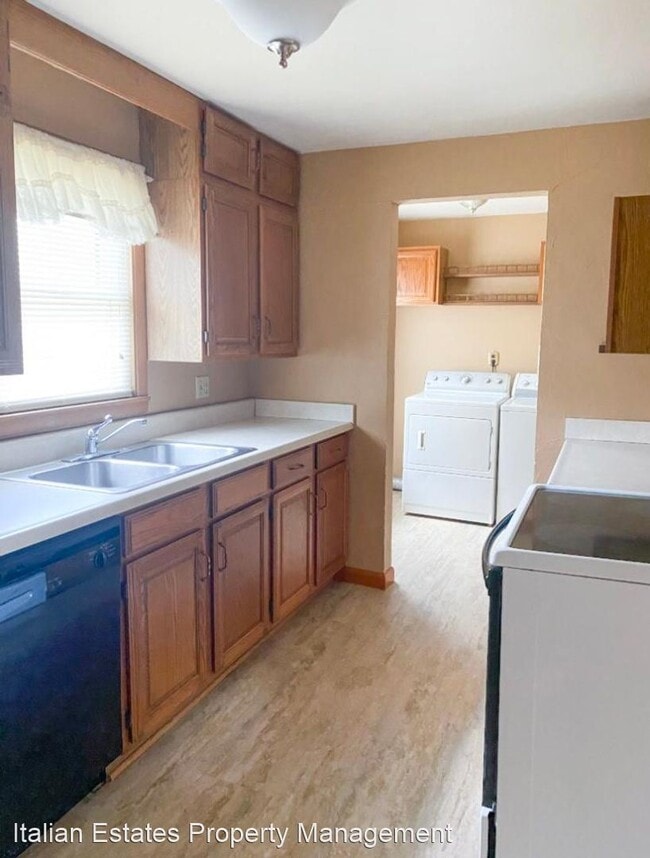 Building Photo - 3 br, 1 bath House - 729 Tuttle St
