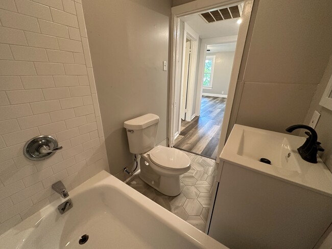 Baño - 3814 10th Ave SW