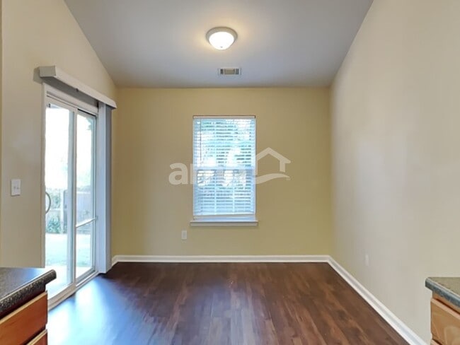 Building Photo - 12 Comesee Ct