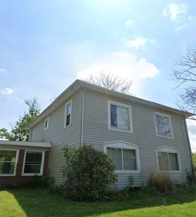 Building Photo - 1703 Skyline Heights