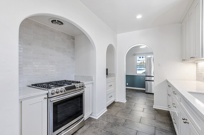 Building Photo - 1584 Keesling Ave