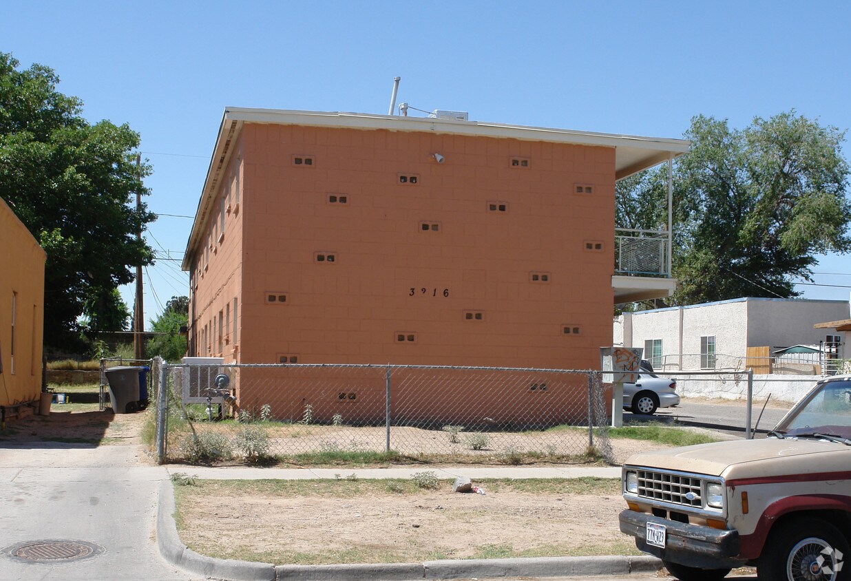 Building Photo - 3216 Rivera Ave