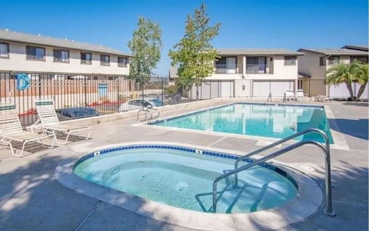 Building Photo - 8535 Paradise Valley Rd