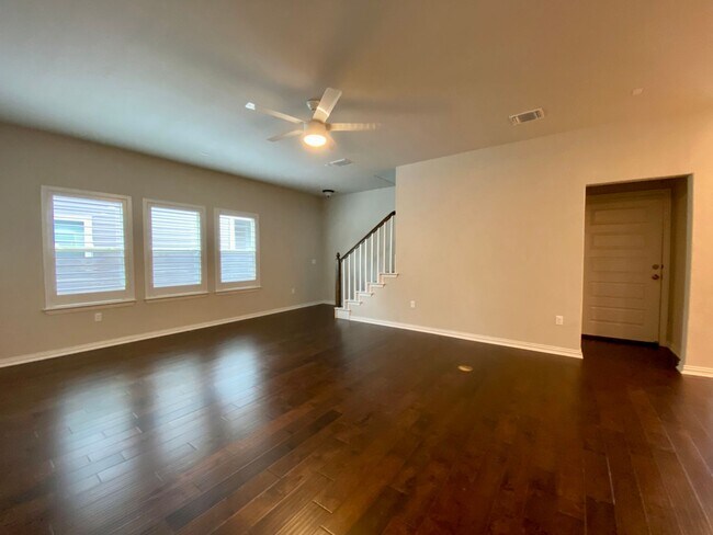 Building Photo - Gorgeous 4 bedroom, 3 bathrooms home in Austin. Make this modern home your own!