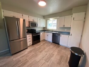 Building Photo - 1103 Karluk St