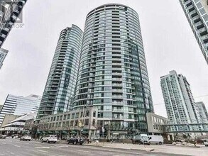 Building Photo - 373 Front St W