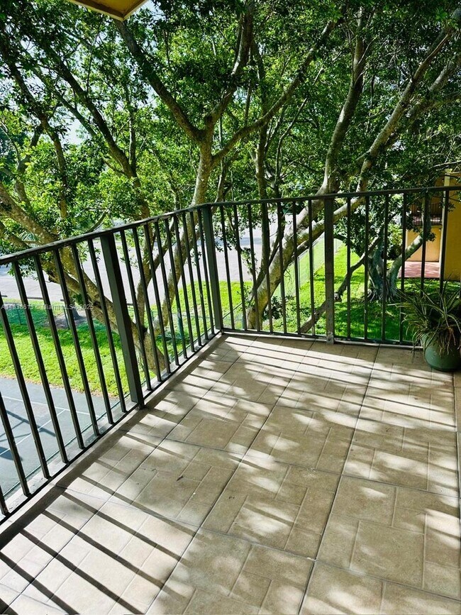 Foto del edificio - 300 Palm Cir W
