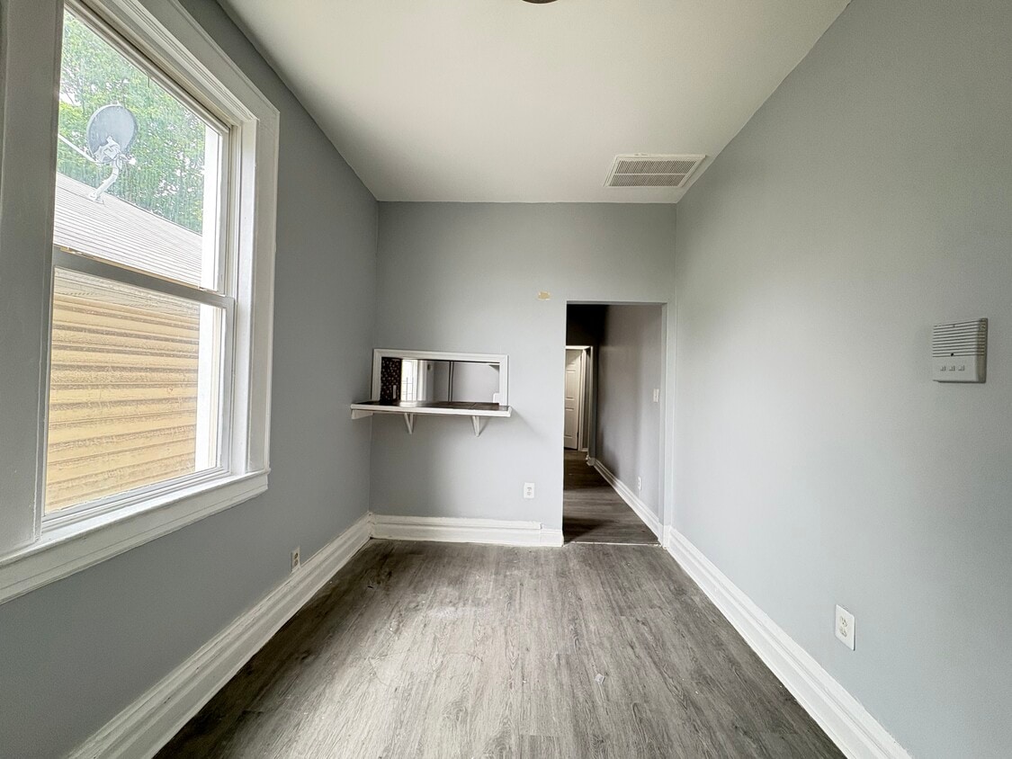 44 4th St 3L - 42 4th St