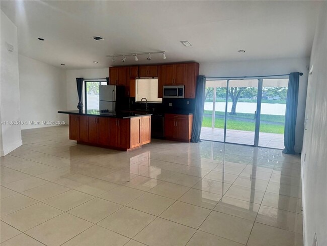 Foto del edificio - 14570 SW 145th Pl