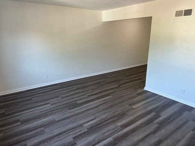 Building Photo - 2908 N Rockwood Dr