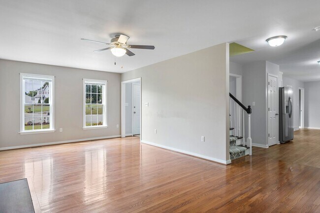 Building Photo - BEAUTIFUL 4 BEDROOM HOME IN HEART OF HISTO...