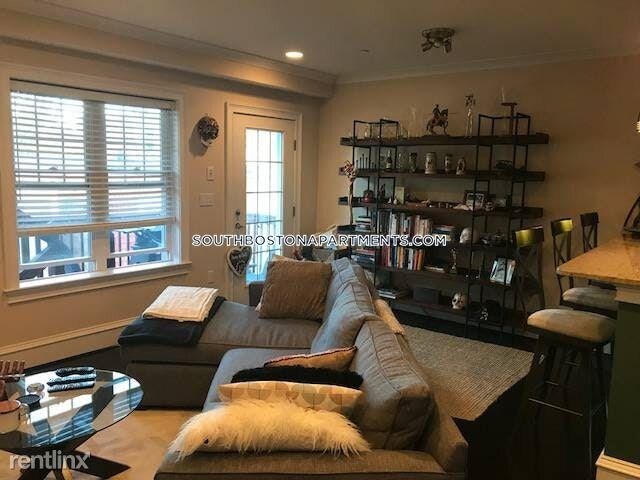Primary Photo - 115 W 7th St