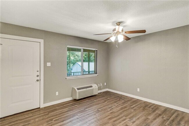 Building Photo - 504 Swanee Dr