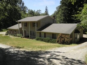Building Photo - 1031 McLeod Rd