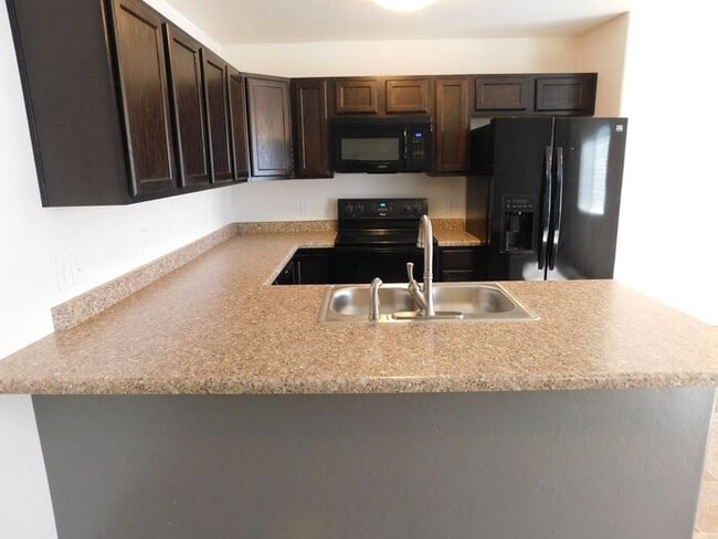 Building Photo - Spacious 3-Bedroom Condo with Garage – Great Location!