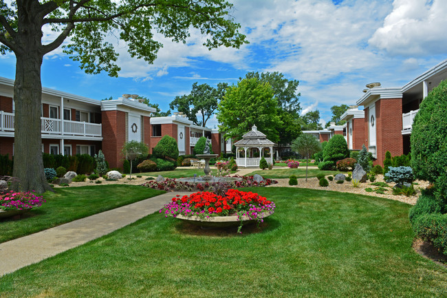 Foto del edificio - Brook Forest Apartments