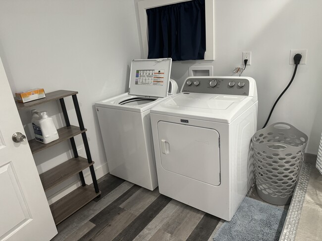 Washer and dryer in unit - 11 Edgewood Rd