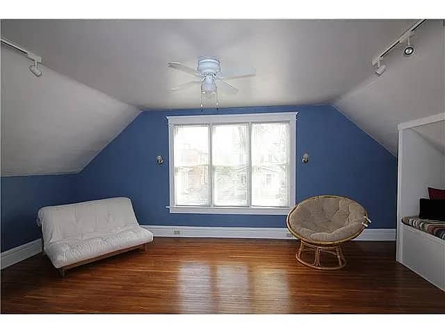 Building Photo - 208 E Northwood Ave