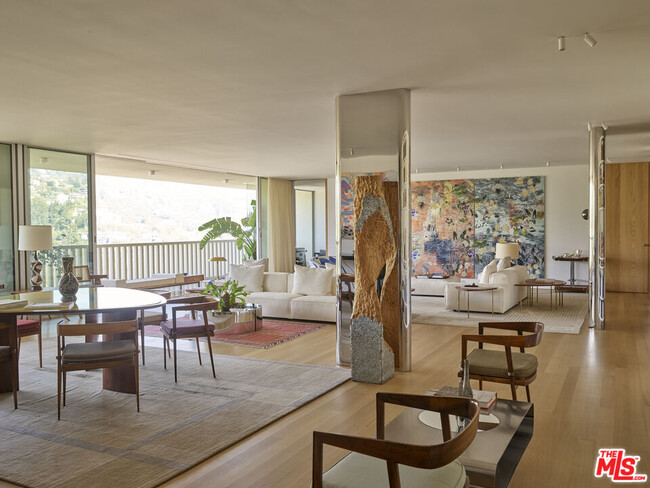 Foto del edificio - 9255 Doheny Rd