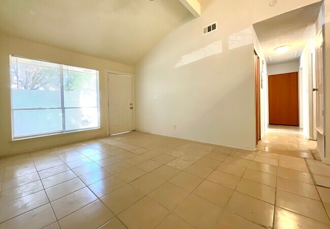 Foto del edificio - Lovely 3 Bedroom/ 2 Bath Home In Converse, TX!