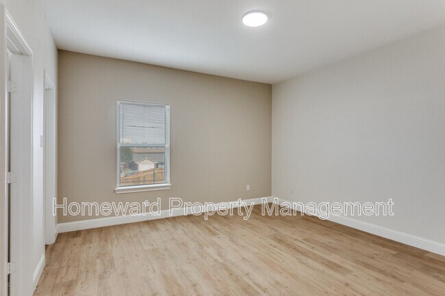 Foto del edificio - 8004 Julie Ave