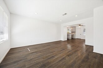 Building Photo - 4404 Vivian St