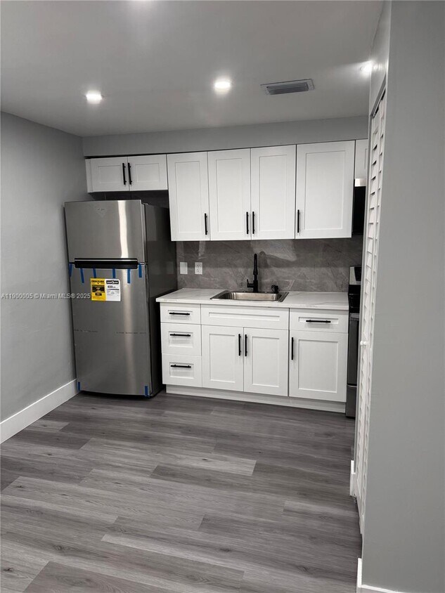 Primary Photo - 3033 NW 32nd St