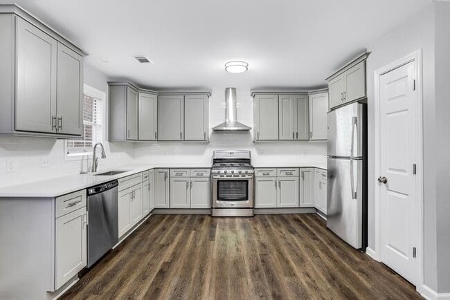 Building Photo - 2195 Castle Royale Dr
