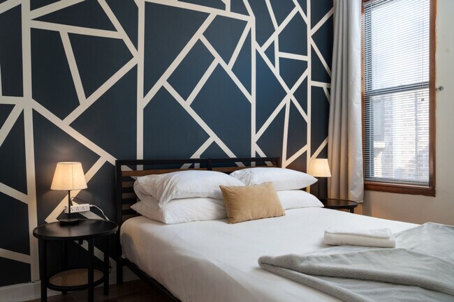 Foto del edificio - 910N N Damen Ave