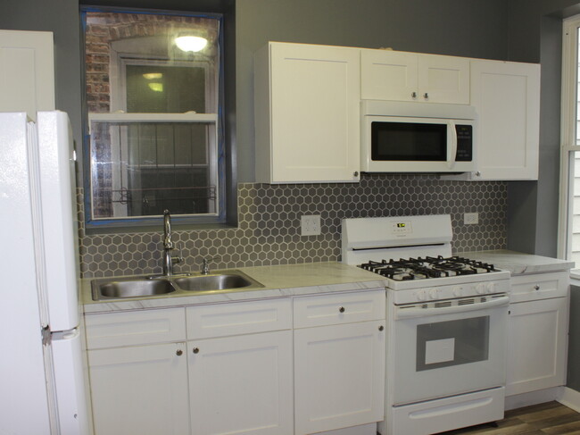 Building Photo - 6624 S Rhodes Ave