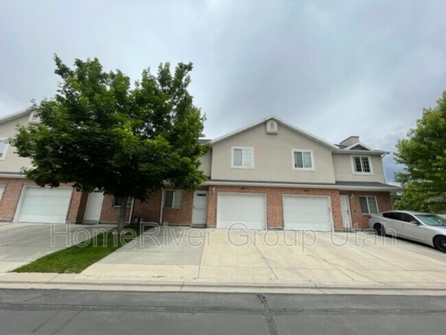 Foto del edificio - 446 E Park Oak Pl