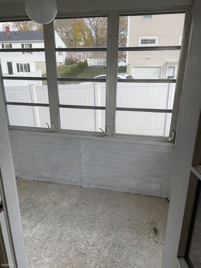 Building Photo - 3 br, 1.5 bath Duplex - 51 Westwood Road 1