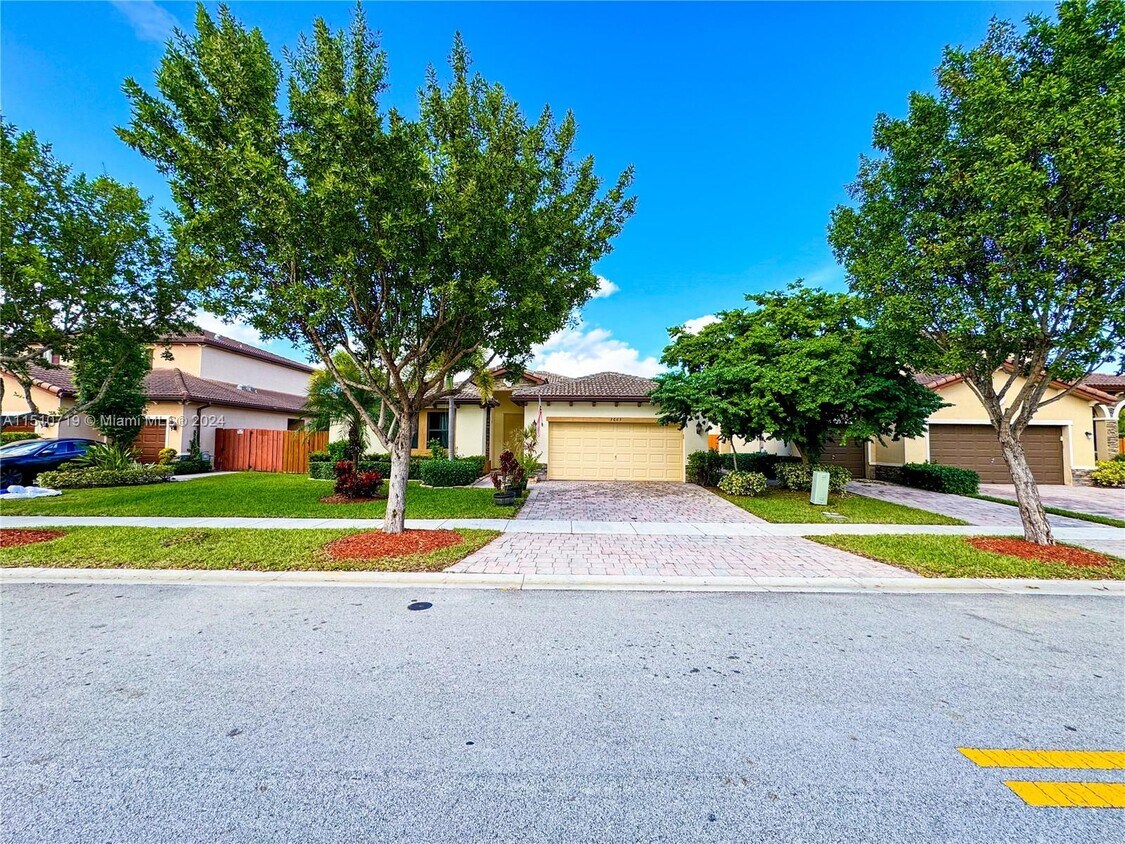 Foto principal - 3663 SE 2nd Dr