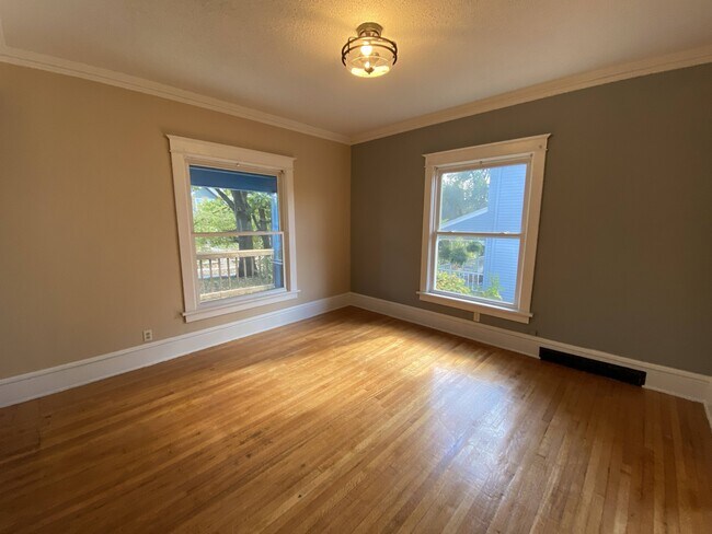 Foto del edificio - 1622 E 8th St