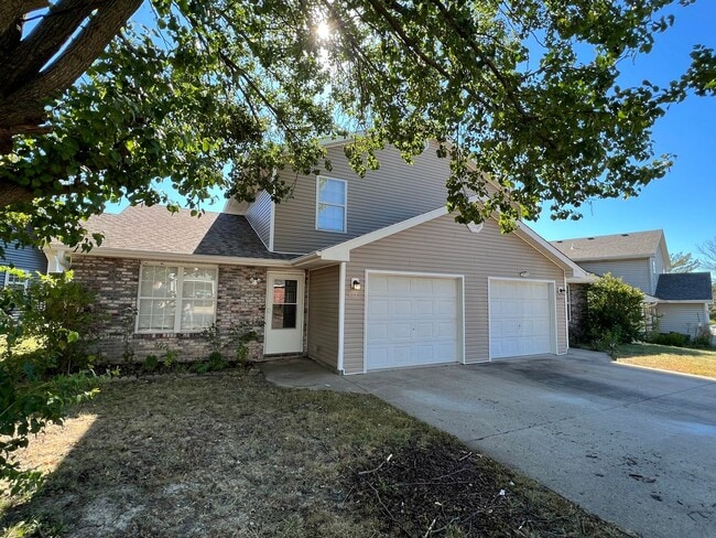 Building Photo - 3616-3618 Pimlico Dr