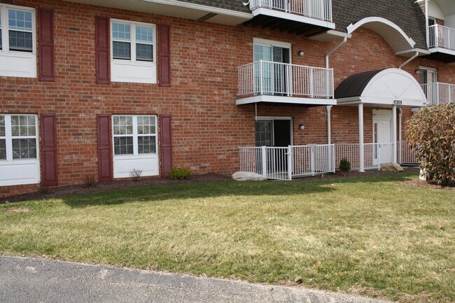 Building Photo - 201 Clubhouse Dr