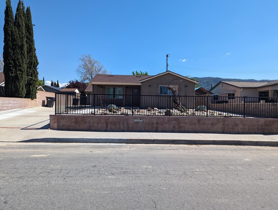 Foto principal - 102 Brentwood Dr