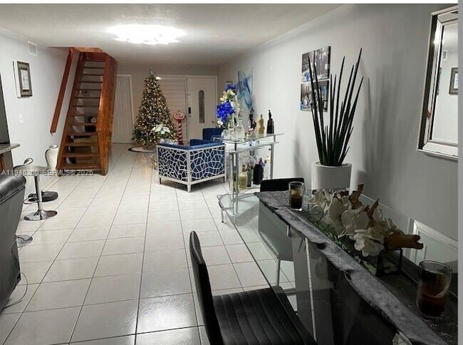 Foto del edificio - 8408 NW 8th St