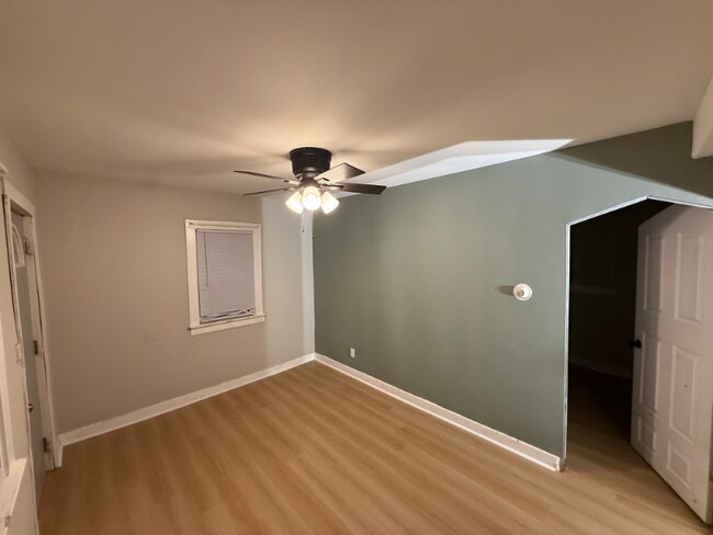 Foto del edificio - 208 Frank Ave