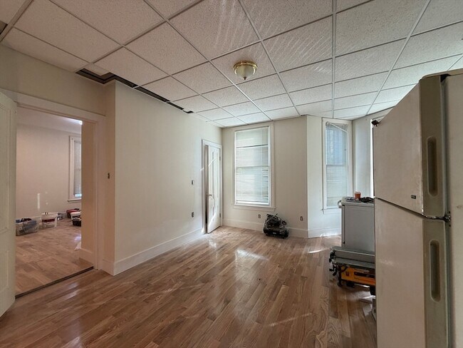 Building Photo - 214 Bradstreet Ave