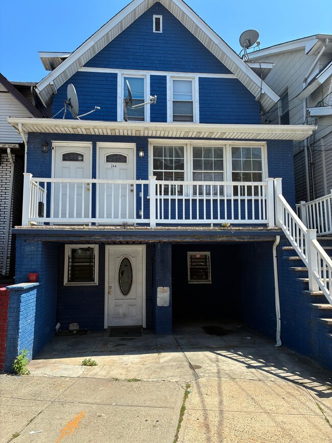 Building Photo - 244 Fowler Ave
