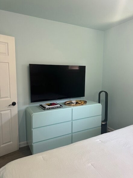 Building Photo - 644 W Hinsdale Ave