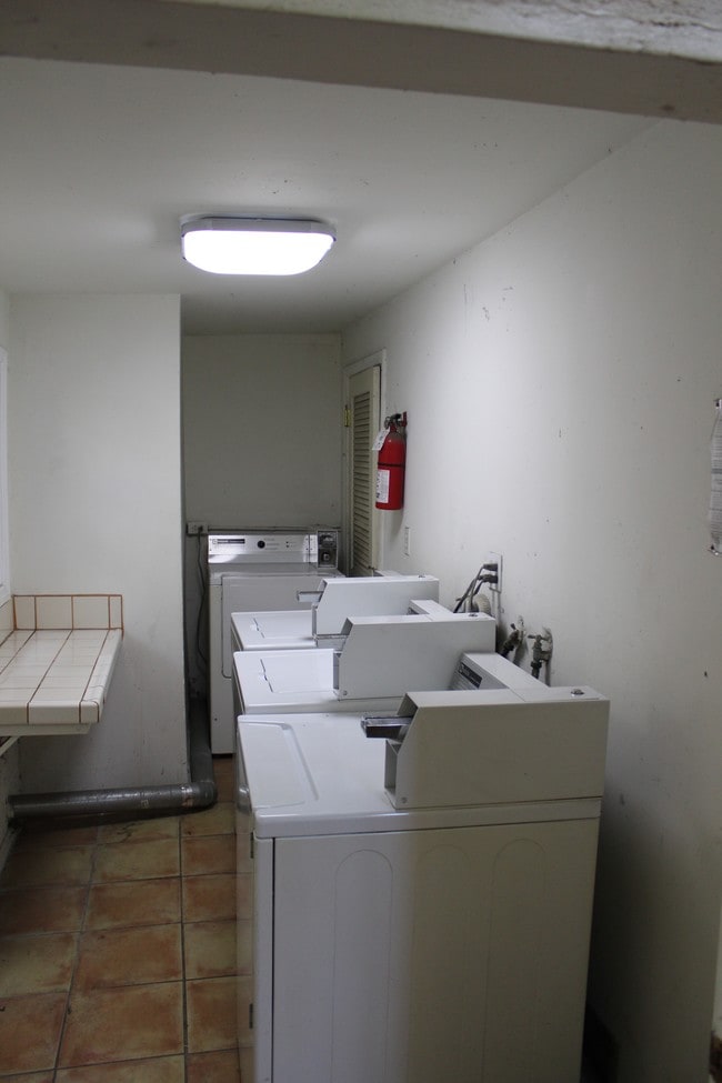 Interior Photo - 4350 Colfax