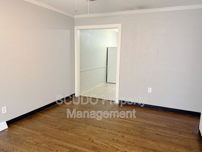 Building Photo - 1021 S Appleton Ave