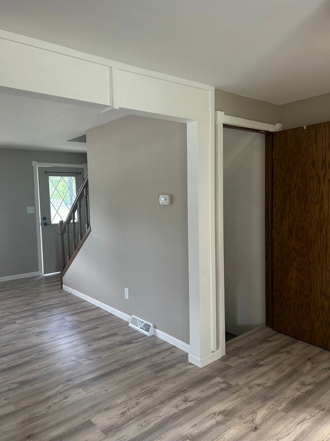 Building Photo - 2193 Packerland Dr